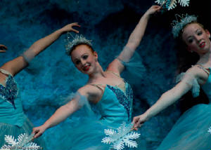 nutcrackerjaxsnow07065.jpg